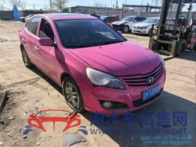 13年現(xiàn)代悅動(dòng)小型車